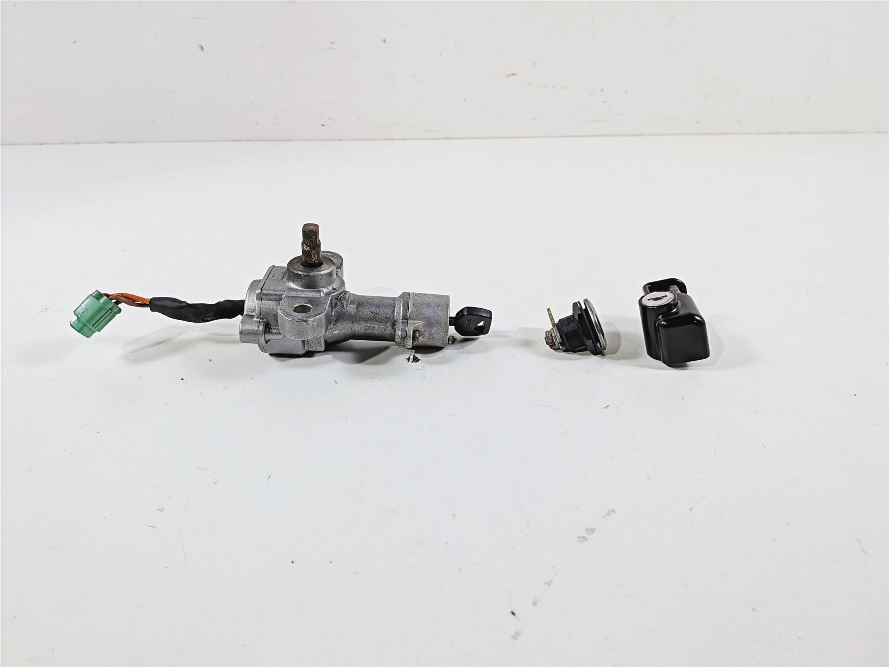 2005 Suzuki VZ800 M50 Boulevard Ignition Switch Key Lock Set - Read 37100-41880 {{ shop.shopifyCountryName }} - Mototech271