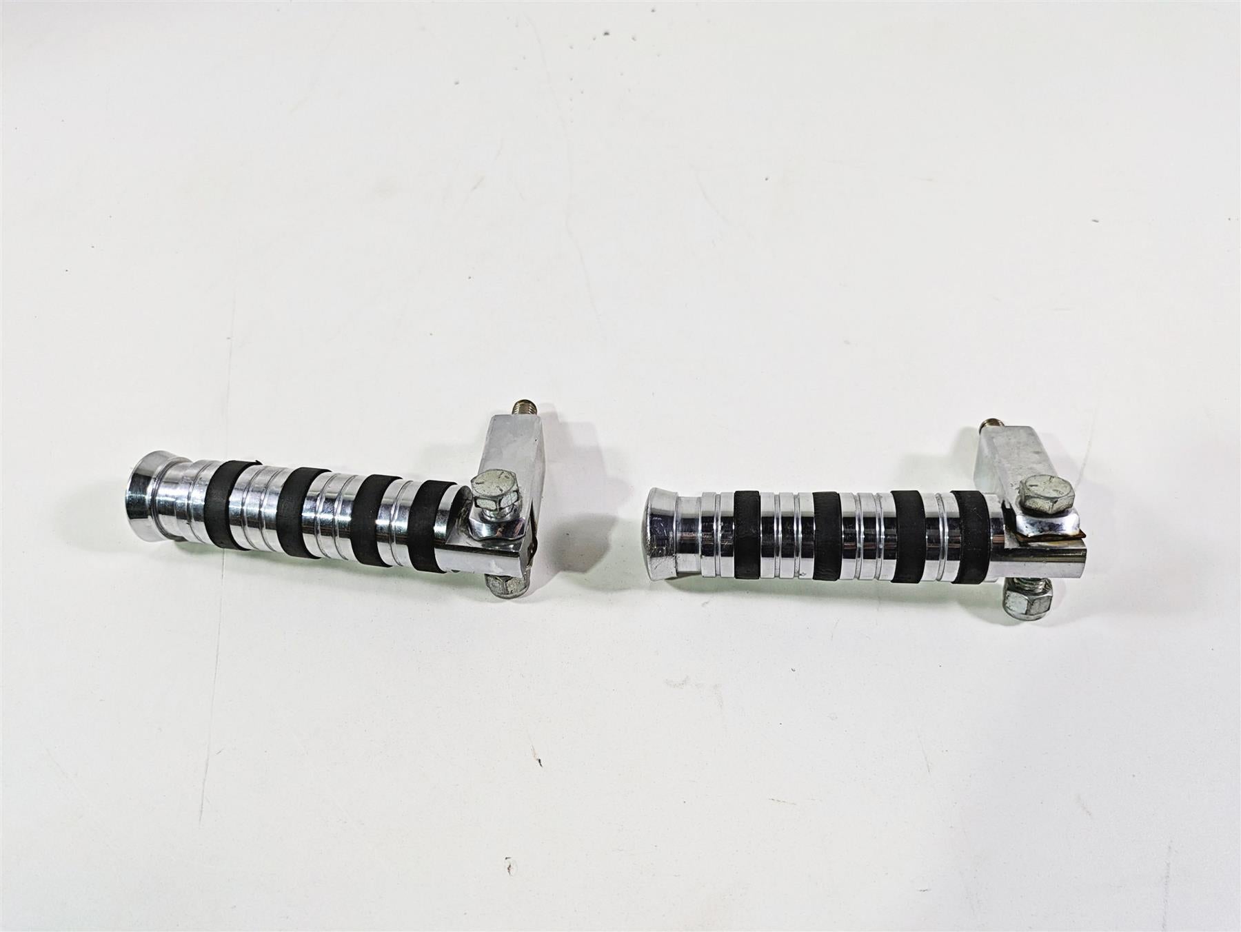 2009 Harley FLSTSB Cross Bones Rear Passenger Foot Peg Set {{ shop.shopifyCountryName }} - Mototech271