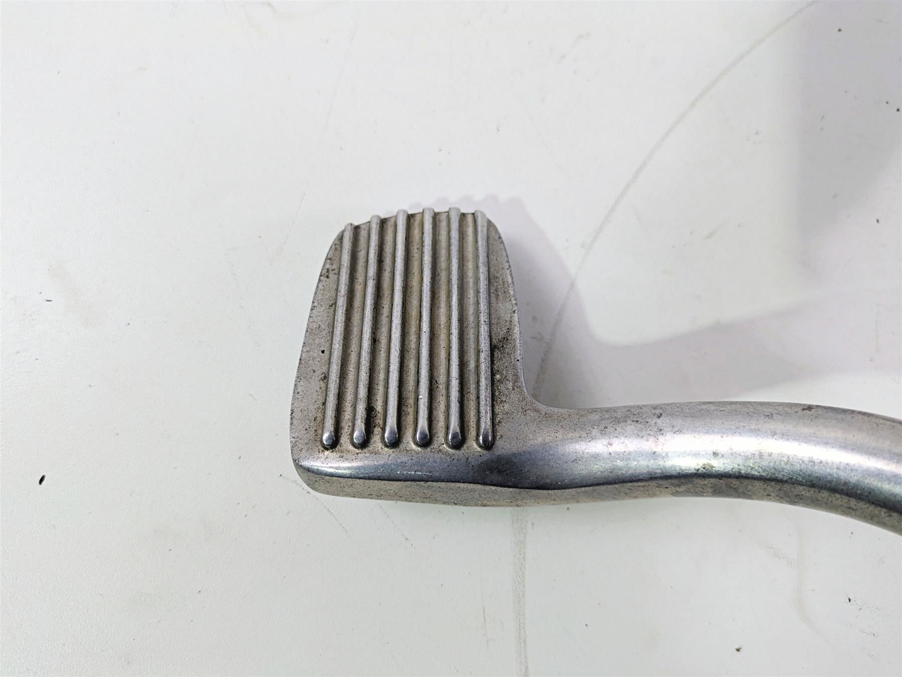 1999 Harley Dyna FXDL Low Rider Right Front Mid Footpeg & Brake Pedal 42502-90B {{ shop.shopifyCountryName }} - Mototech271