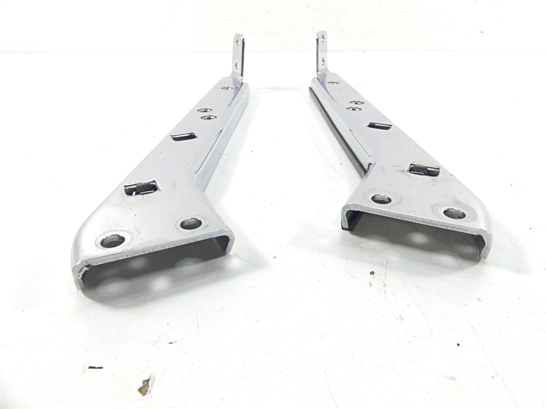 2004 Harley Touring FLHTCUI Electra Glide Saddlebag Guard Set 90718-79C {{ shop.shopifyCountryName }} - Mototech271