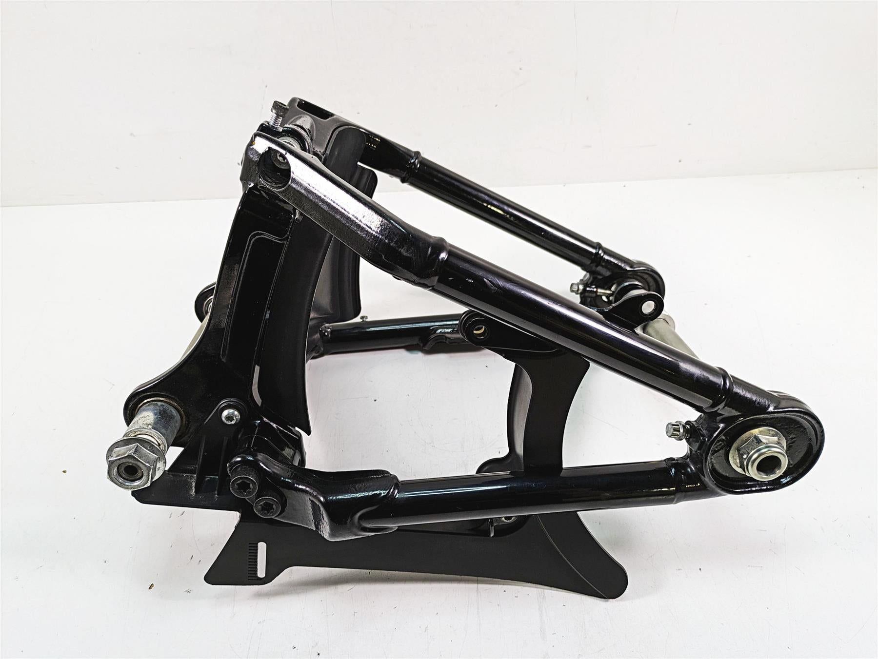 2020 Harley Softail FXBB Street Bob Swingarm + Axle & Guards - Read 47400099BHP