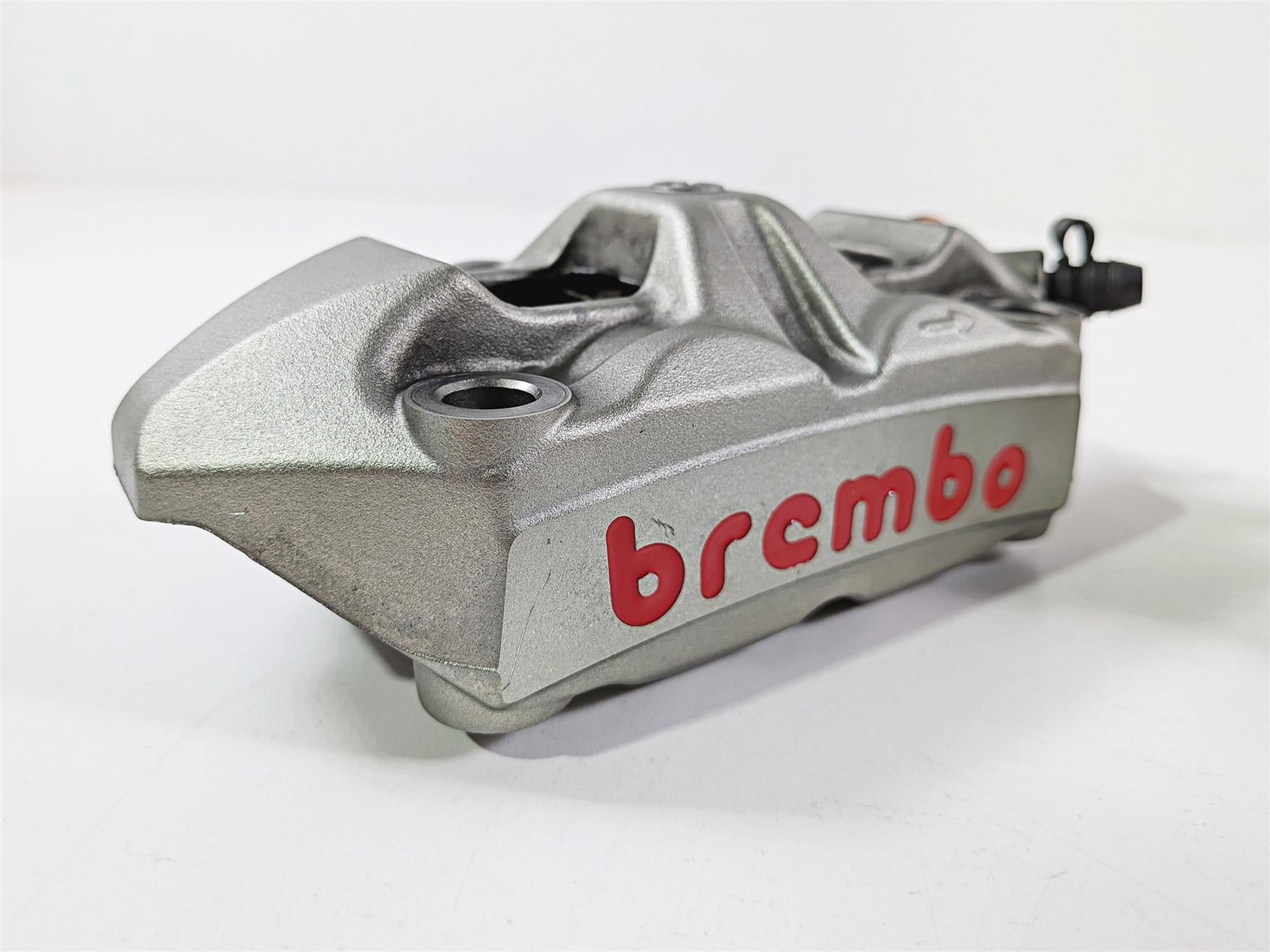 2019 Triumph Speed Triple RS 1050 Brembo Front Brake Caliper M4 100mm T2023540 {{ shop.shopifyCountryName }} - Mototech271