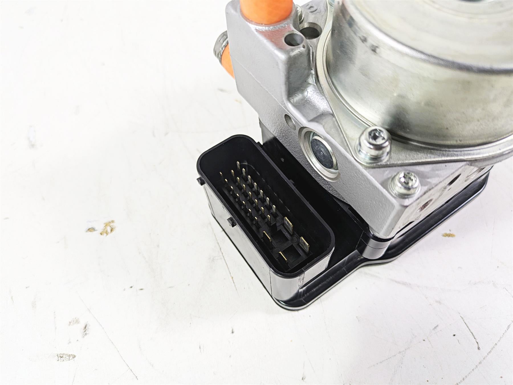 2015 Triumph Tiger Explorer XC Abs Brake Pump Unit Module T2026501 {{ shop.shopifyCountryName }} - Mototech271