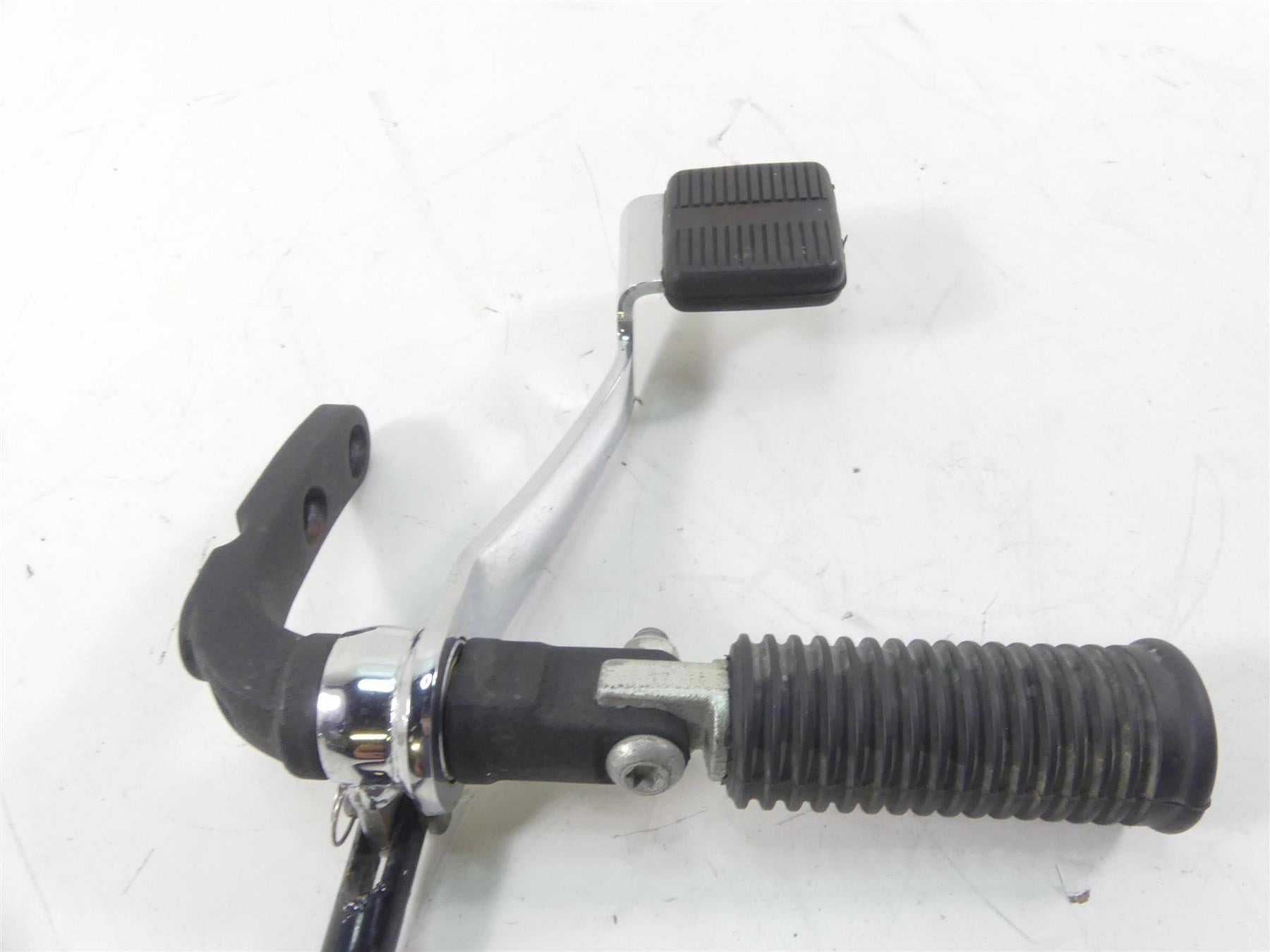 2014 Harley Dyna FXDF Fat Bob Right Forward Foot Control Set 42481-03A {{ shop.shopifyCountryName }} - Mototech271