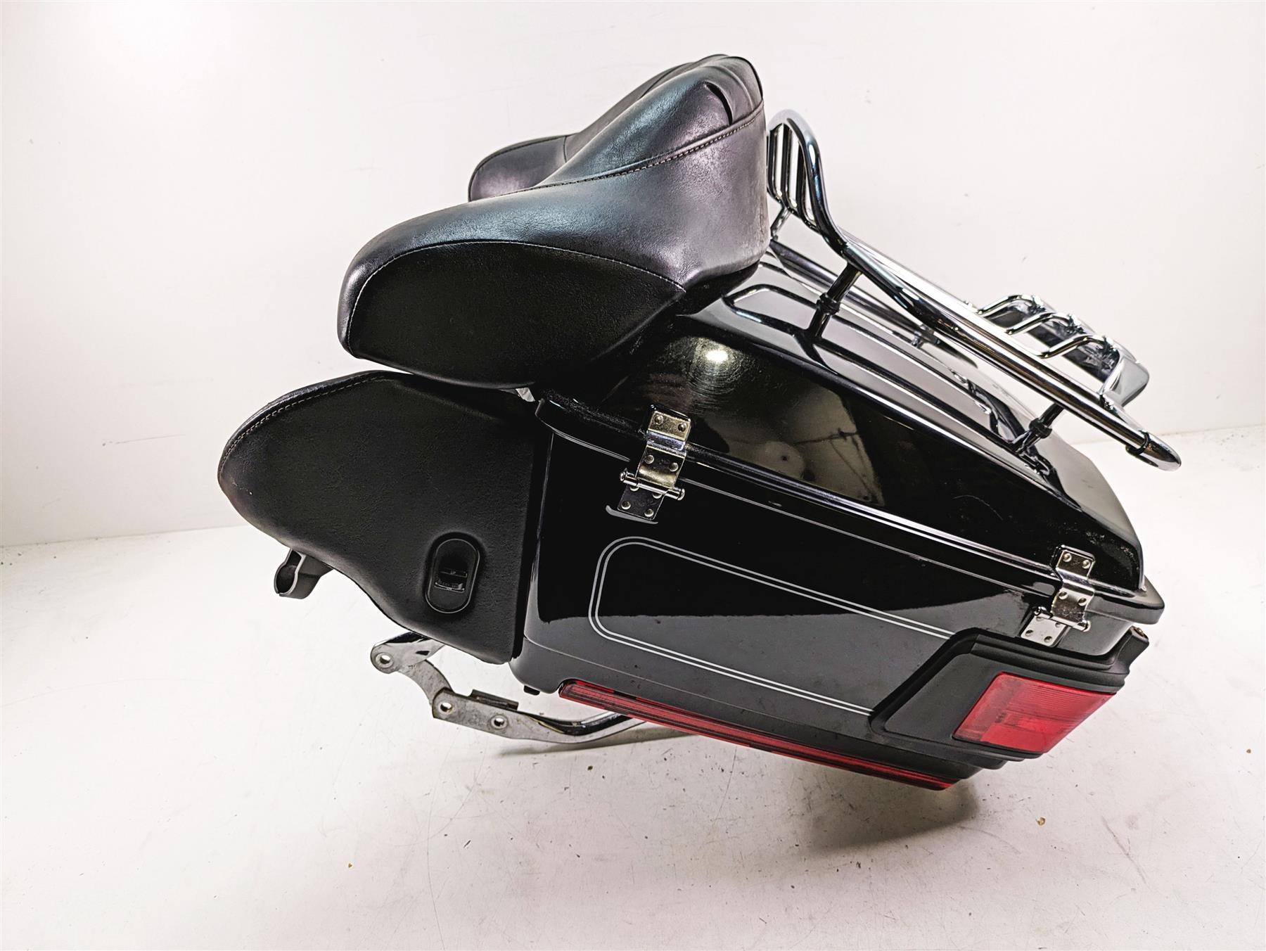 2009 Harley Touring FLHTCU Electra Glide Rear Trunk & Speaker Set 53217-09 {{ shop.shopifyCountryName }} - Mototech271