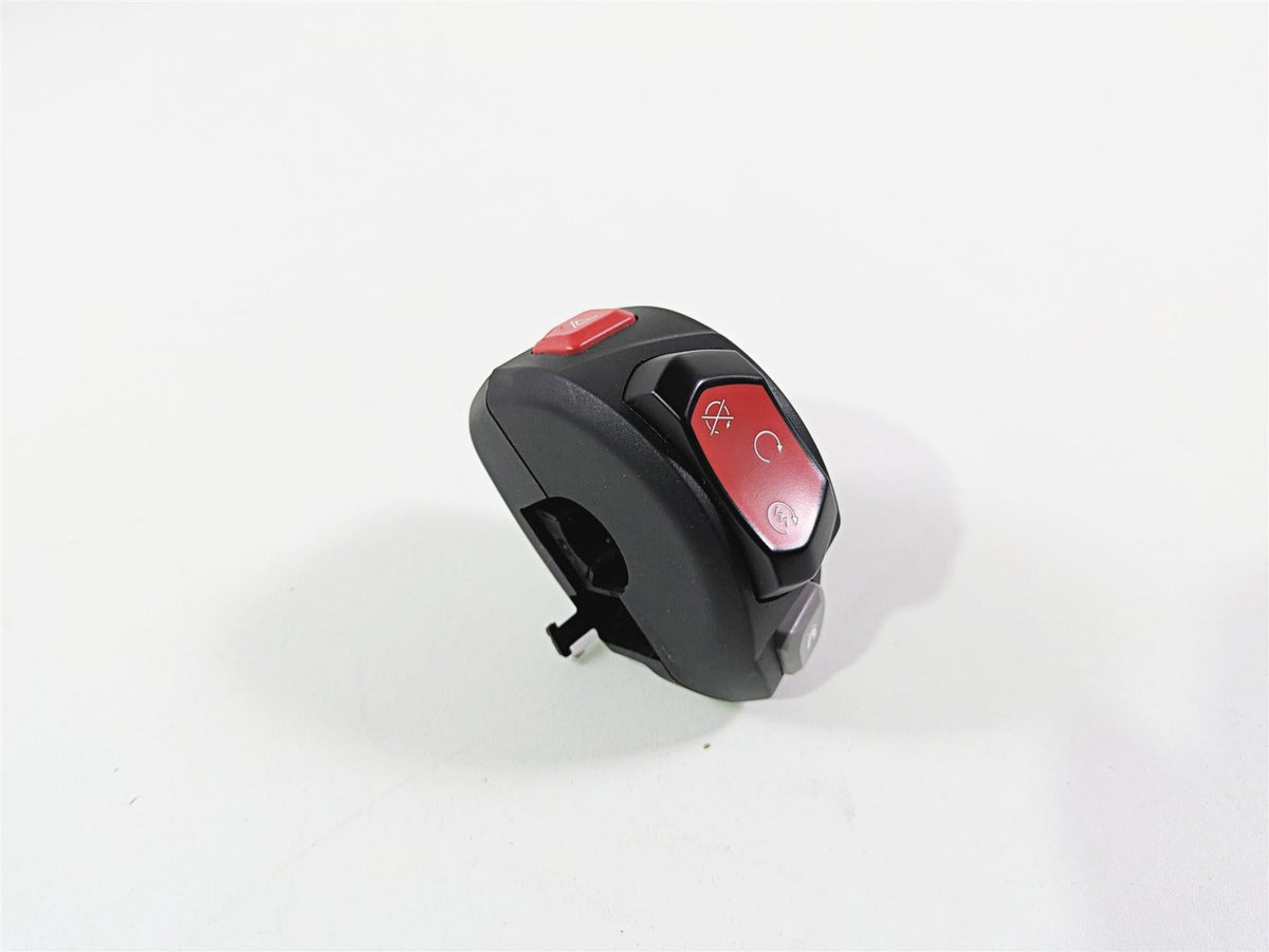2024 Triumph Tiger 900 GT Right Hand Start Stop Control Switch T2044829 {{ shop.shopifyCountryName }} - Mototech271