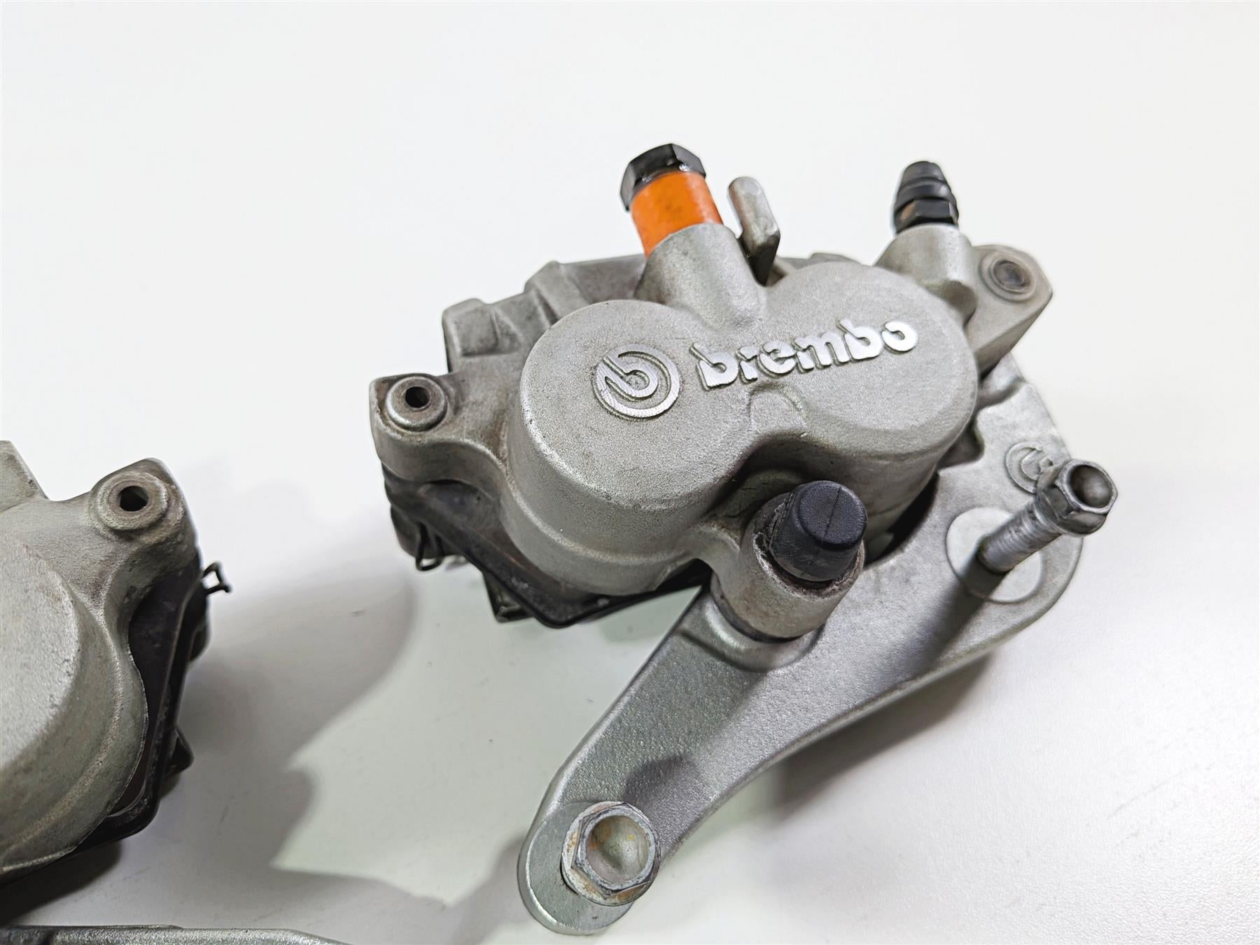 2005 KTM 950 LC8 Adventure Brembo Front Brake Calipers 60013016000 60013015000 {{ shop.shopifyCountryName }} - Mototech271