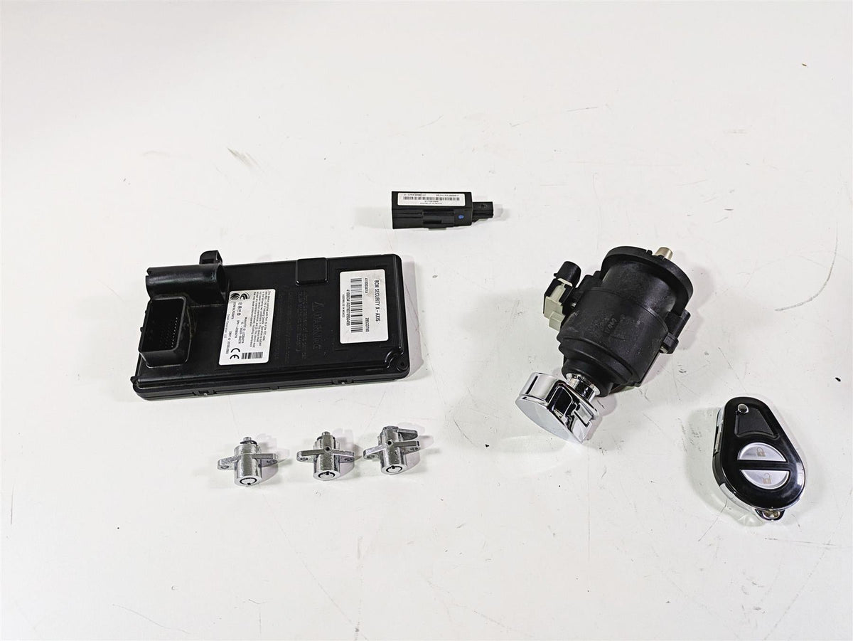 2017 Harley Touring FLHTKSE CVO E-Glide Bcm Ignition Switch Key Set 71400090B {{ shop.shopifyCountryName }} - Mototech271
