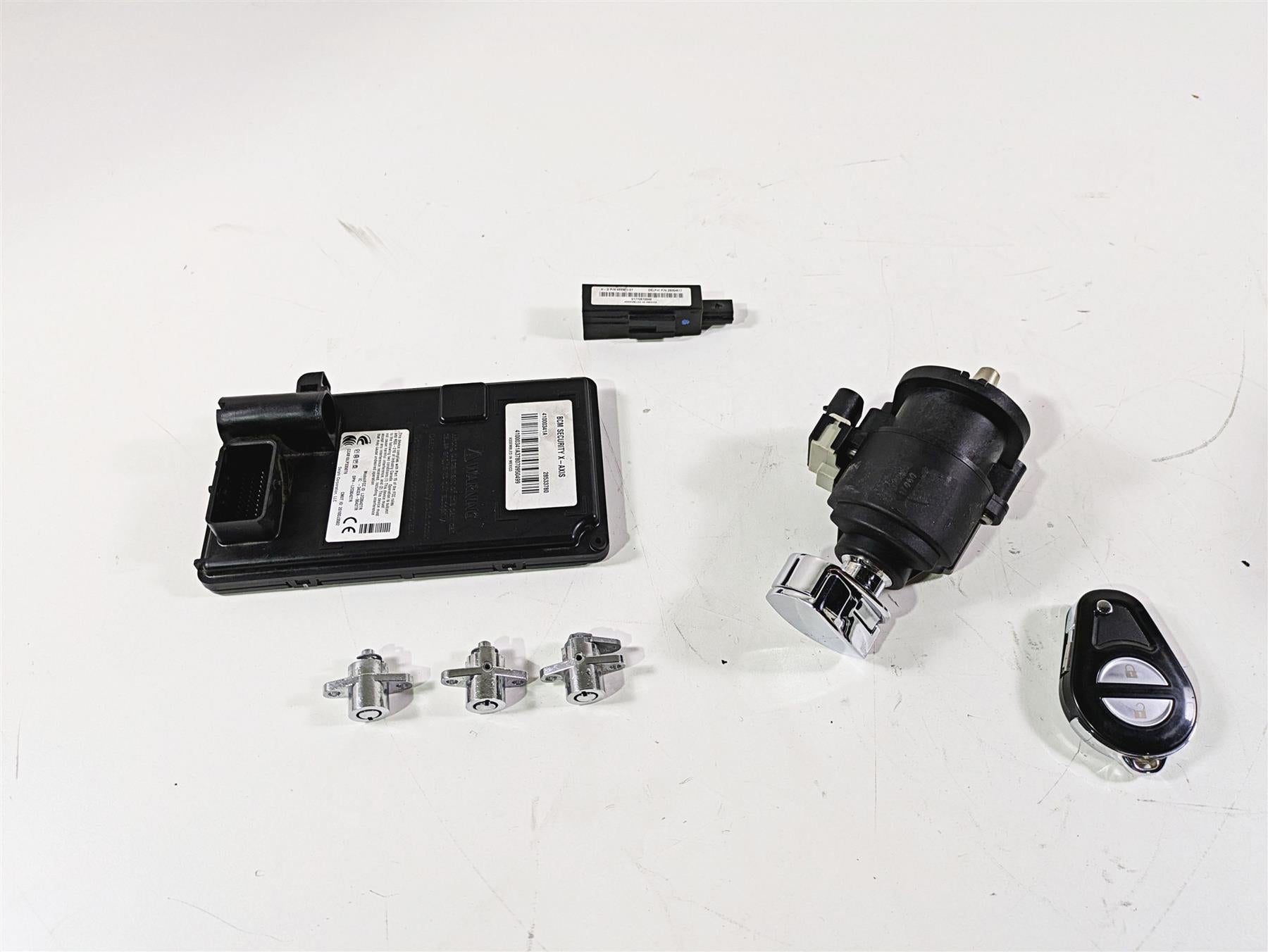 2017 Harley Touring FLHTKSE CVO E-Glide Bcm Ignition Switch Key Set 71400090B | Mototech271