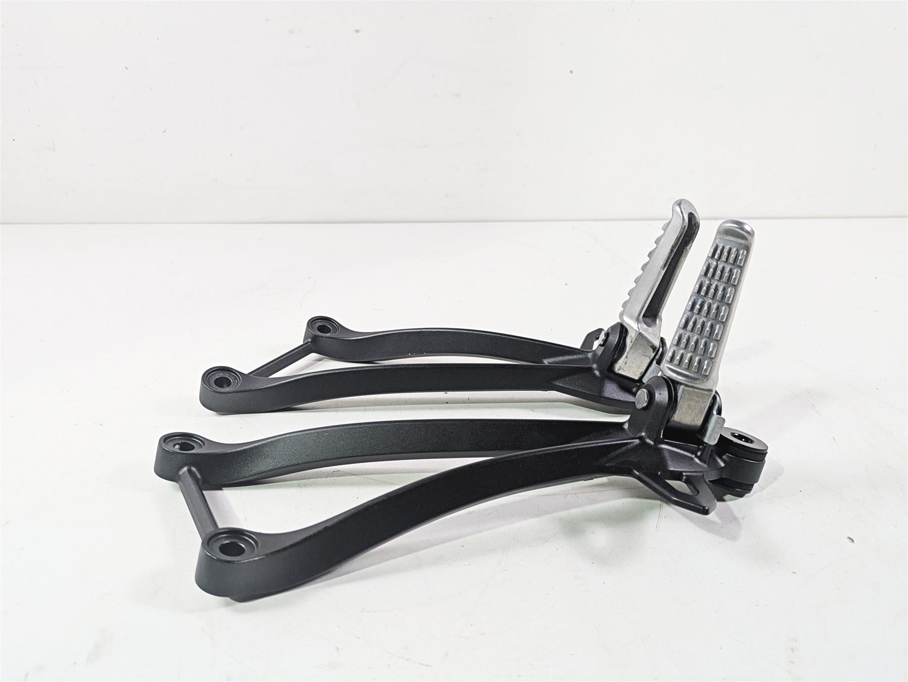 2024 Kawasaki ZX6R ZX636 Ninja Passenger Footpeg Foot Peg Set 35063-0444-18R {{ shop.shopifyCountryName }} - Mototech271