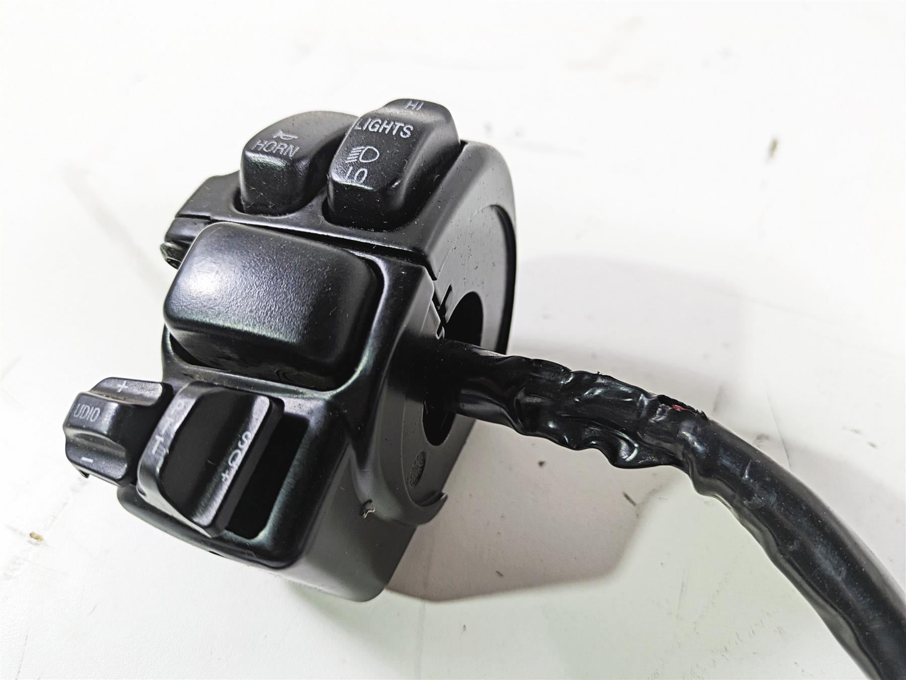 2008 Harley Touring FLHTCU E-Glide 105TH Left Hand Control Switch Audio 71682-06 {{ shop.shopifyCountryName }} - Mototech271