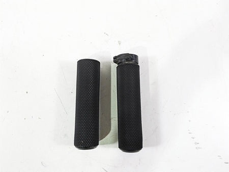 2017 Harley Dyna FXDB Street Bob Arlen Ness Knurled Hand Grip Set 07-325 {{ shop.shopifyCountryName }} - Mototech271