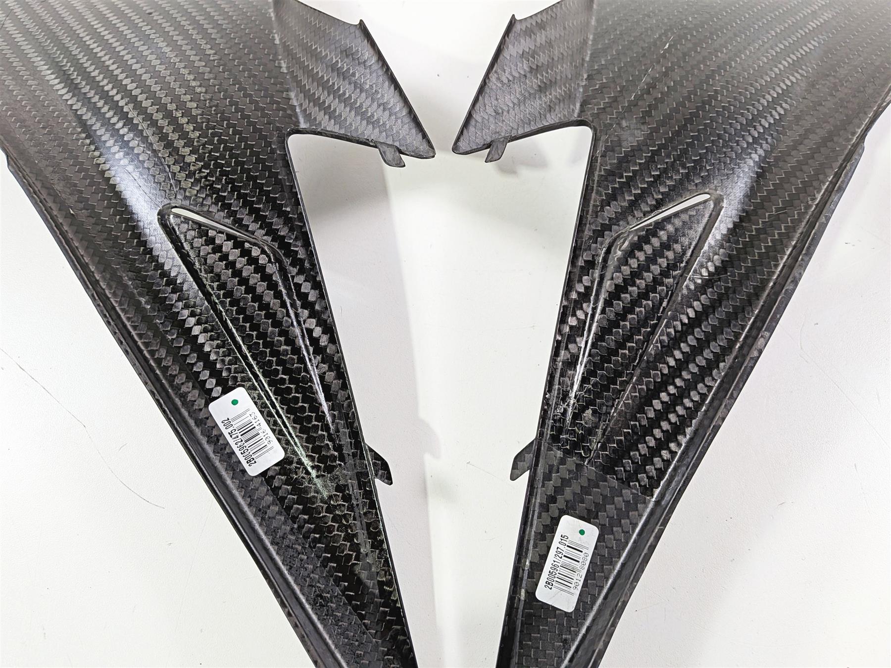 2018 Aprilia RSV4 RR Carbon Fiber Tank Triangle Fairing Covers Set 2B005961 {{ shop.shopifyCountryName }} - Mototech271