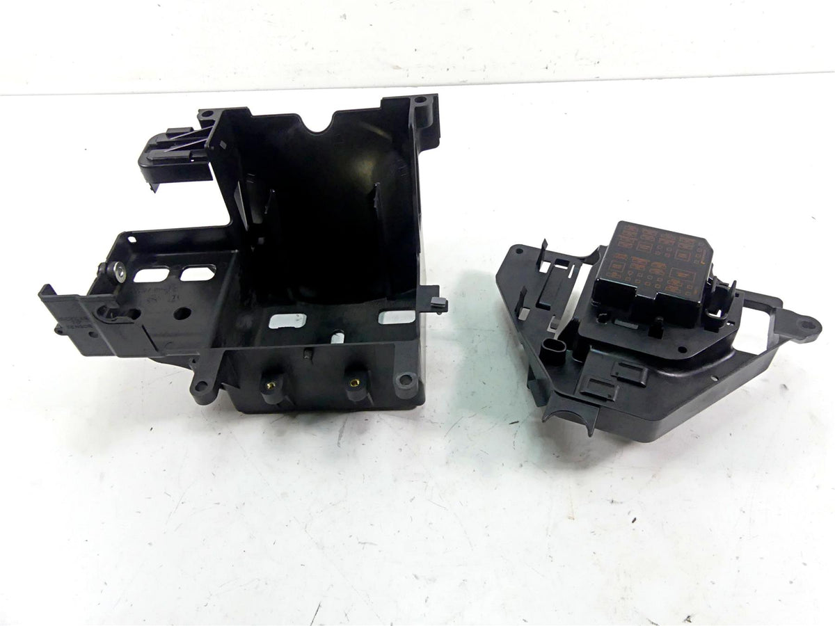 2010 Harley Touring FLHRC Road King Battery & Electrical Fuse Panel Set 66281-09 {{ shop.shopifyCountryName }} - Mototech271