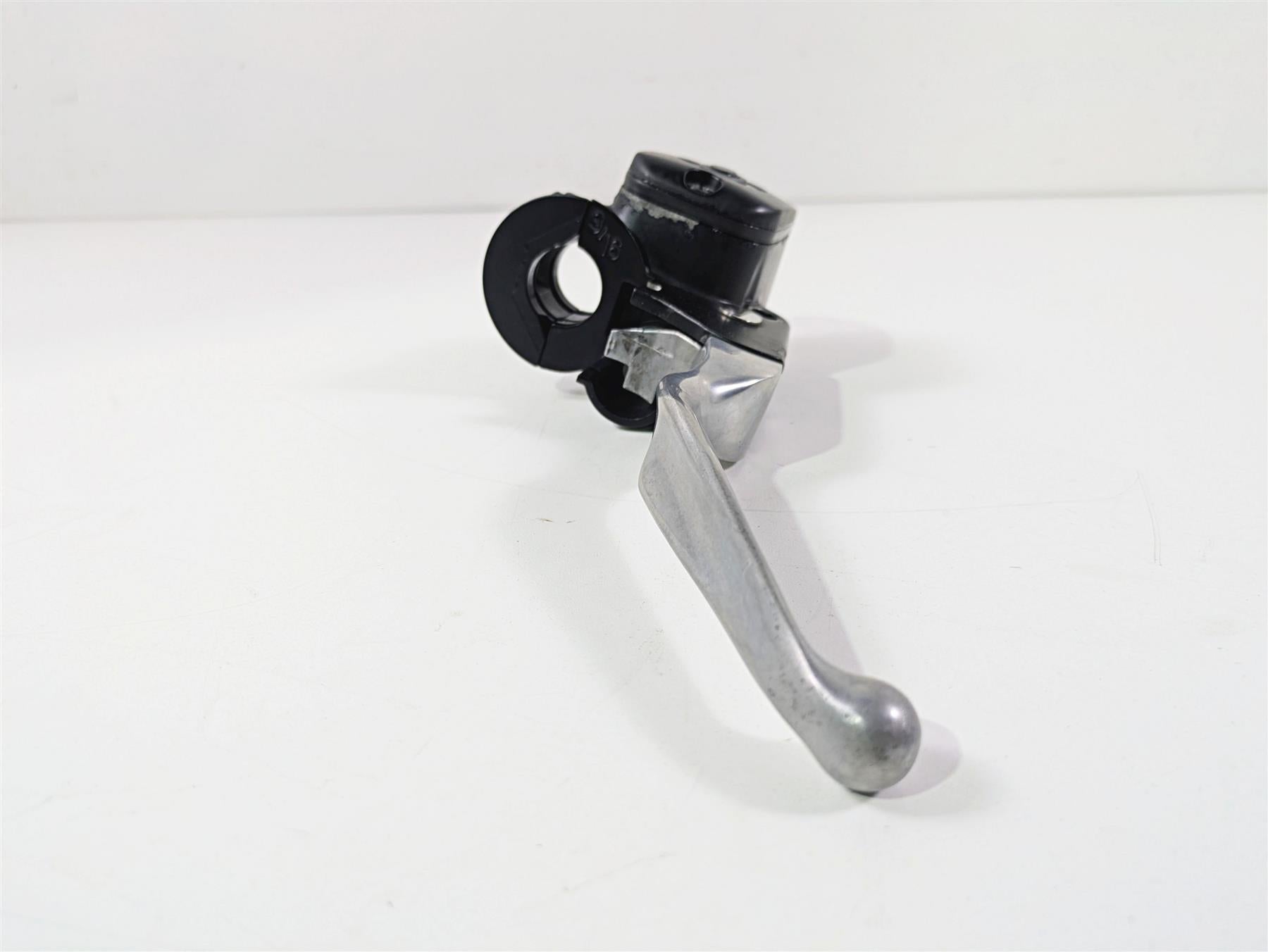 2009 Harley FXDC Dyna Super Glide Front Brake Master Cylinder 9/16" 45019-08C {{ shop.shopifyCountryName }} - Mototech271