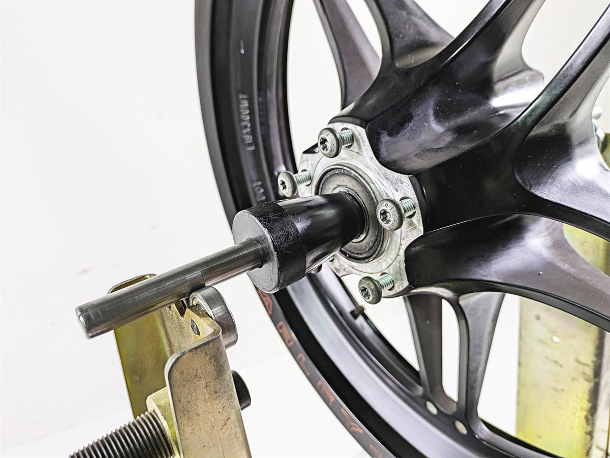 2019 Harley Softail FXDR 114 Straight Front Wheel Rim 19x3 READ 43300486 {{ shop.shopifyCountryName }} - Mototech271