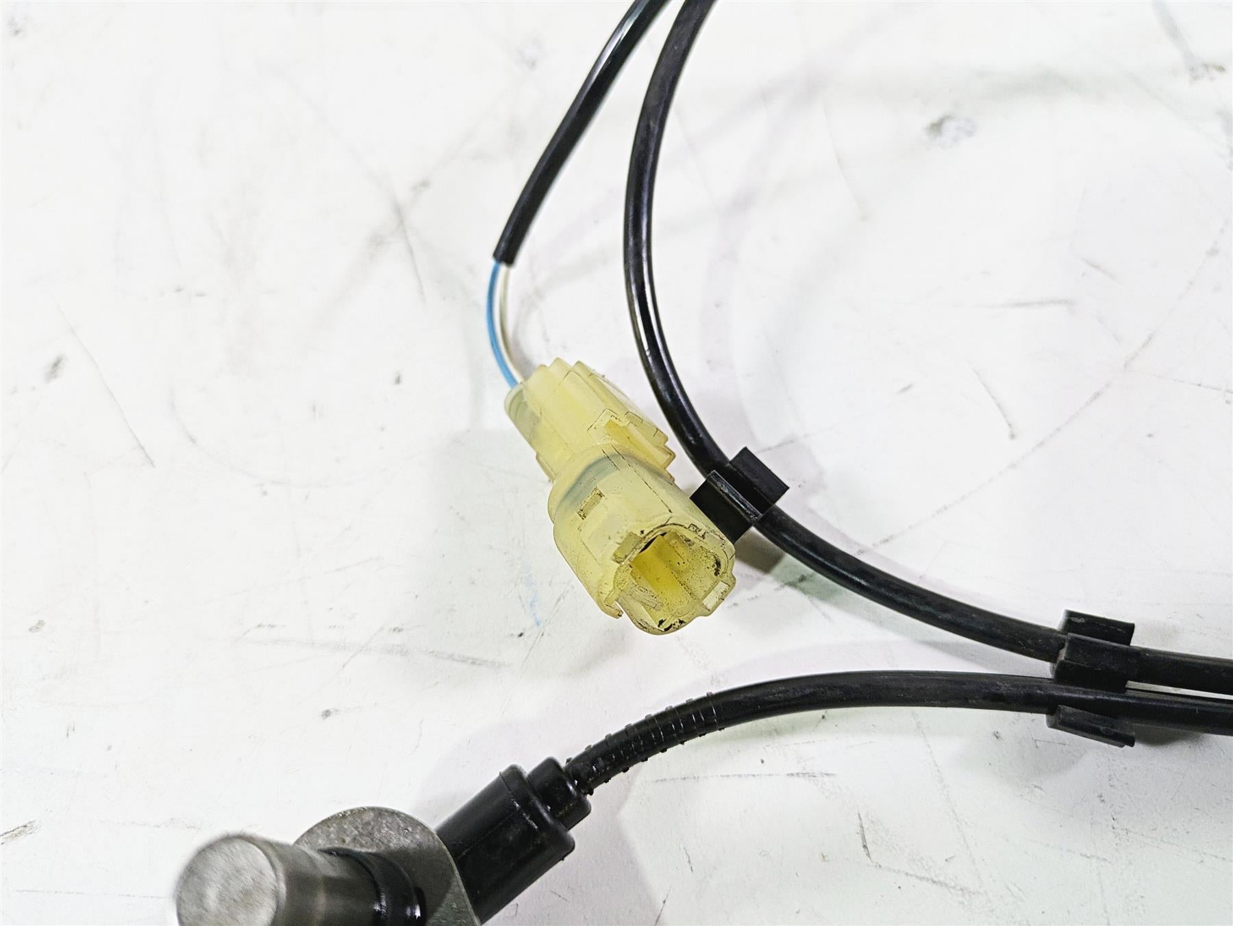 2020 Triumph Daytona 765 Moto2 Front Abs Brake Wheel Speed Sensor T2024445 {{ shop.shopifyCountryName }} - Mototech271