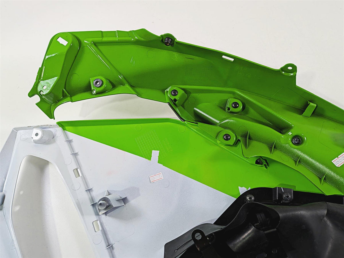 2024 Kawasaki EX500 Ninja 40th An. Left Side Main Cover Fairing 55061-5200 {{ shop.shopifyCountryName }} - Mototech271