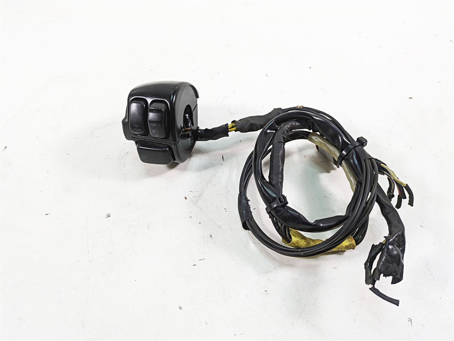 2005 Harley Dyna FXDL Low Rider Left Hand Control Switch - Read 71682-06A {{ shop.shopifyCountryName }} - Mototech271