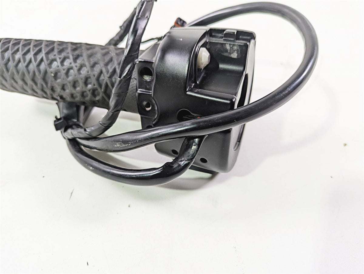 2020 Harley Softail FXST Standard Right Hand Control Switch - Extended 71500462 {{ shop.shopifyCountryName }} - Mototech271