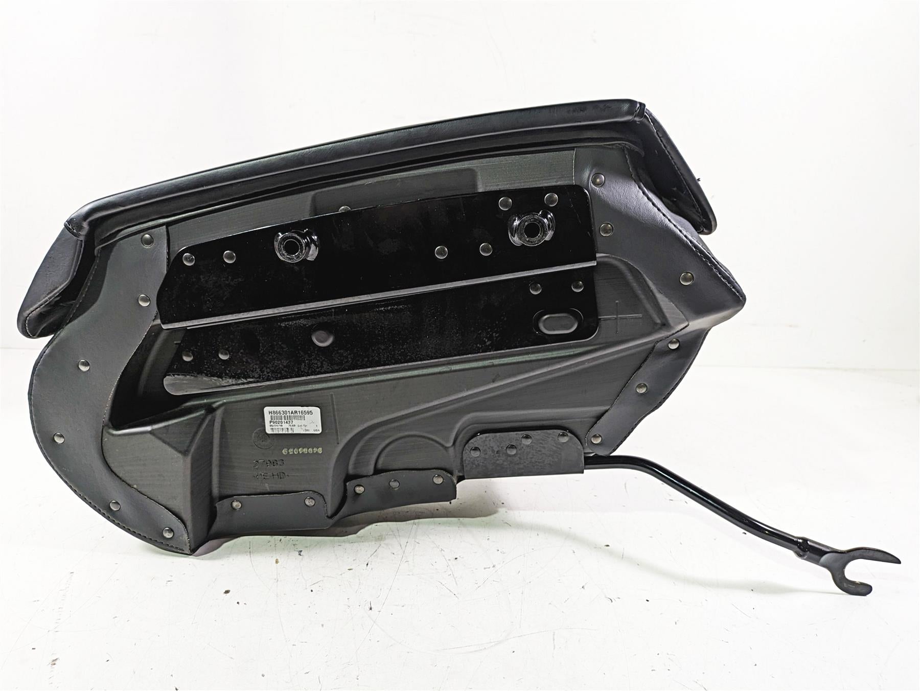 2019 Harley FLHCS Softail Heritage Left Saddle Bag Saddlebag - Read 90201437 {{ shop.shopifyCountryName }} - Mototech271
