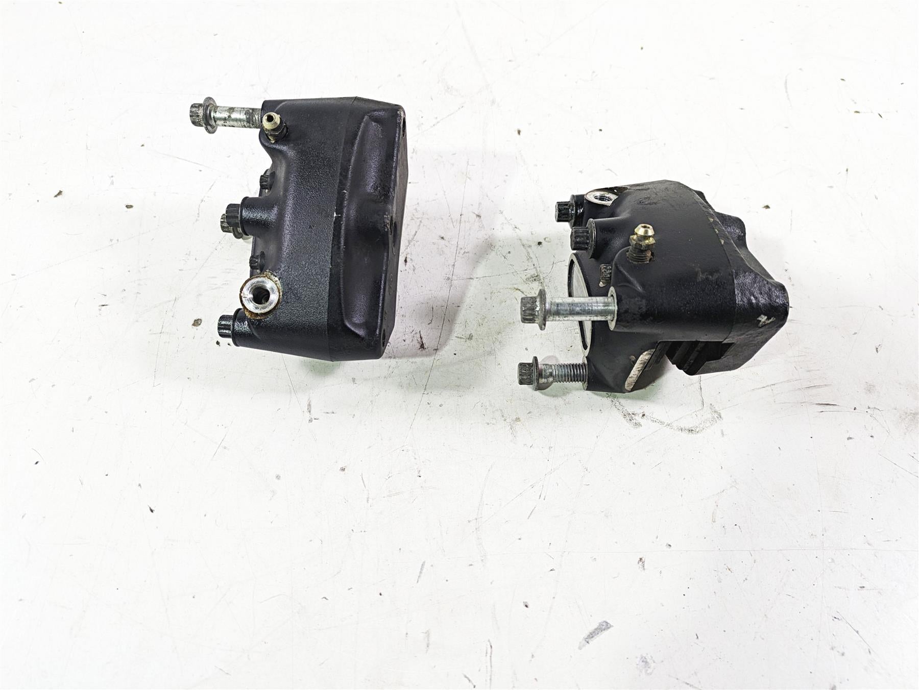 2003 Harley Touring FLHTCUI 100TH E-Glide Front Brake Caliper Set 44023-00C {{ shop.shopifyCountryName }} - Mototech271