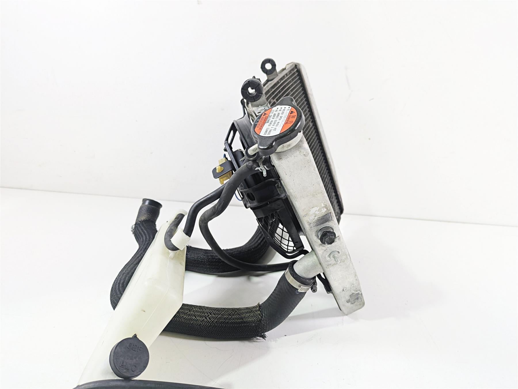 2006 Suzuki GSXR1000 K6 Radiator Fan Hoses Reservoir 17710-41G00 {{ shop.shopifyCountryName }} - Mototech271