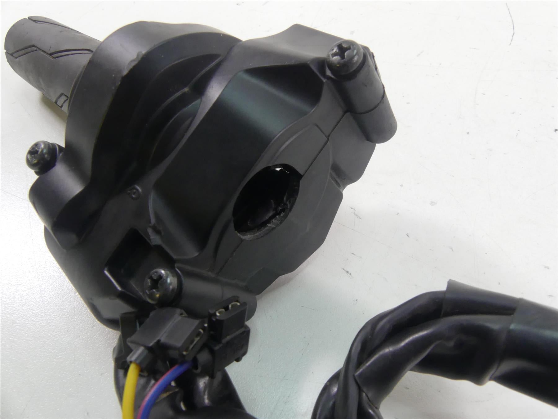 2022 Yamaha MT09 FZ09 Right Control Switch & Throttle Set - Read B7N-26240-00-00 {{ shop.shopifyCountryName }} - Mototech271