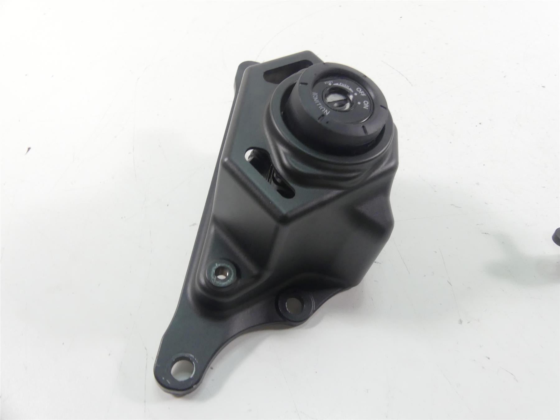2022 Yamaha MT09 FZ09 Ignition Switch Key Lock Set B7N-82501-10-00 {{ shop.shopifyCountryName }} - Mototech271