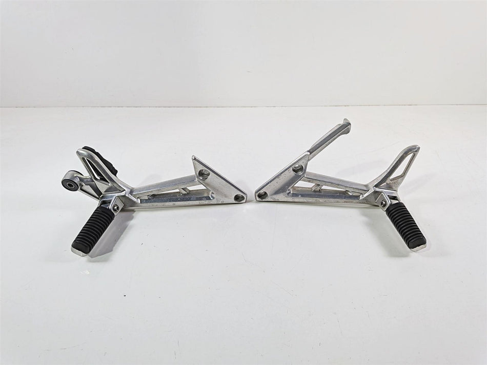 2002 Yamaha FZ1 FZS10 Fazer Rear Passenger Foot Peg Set 5LV-27430-01-00