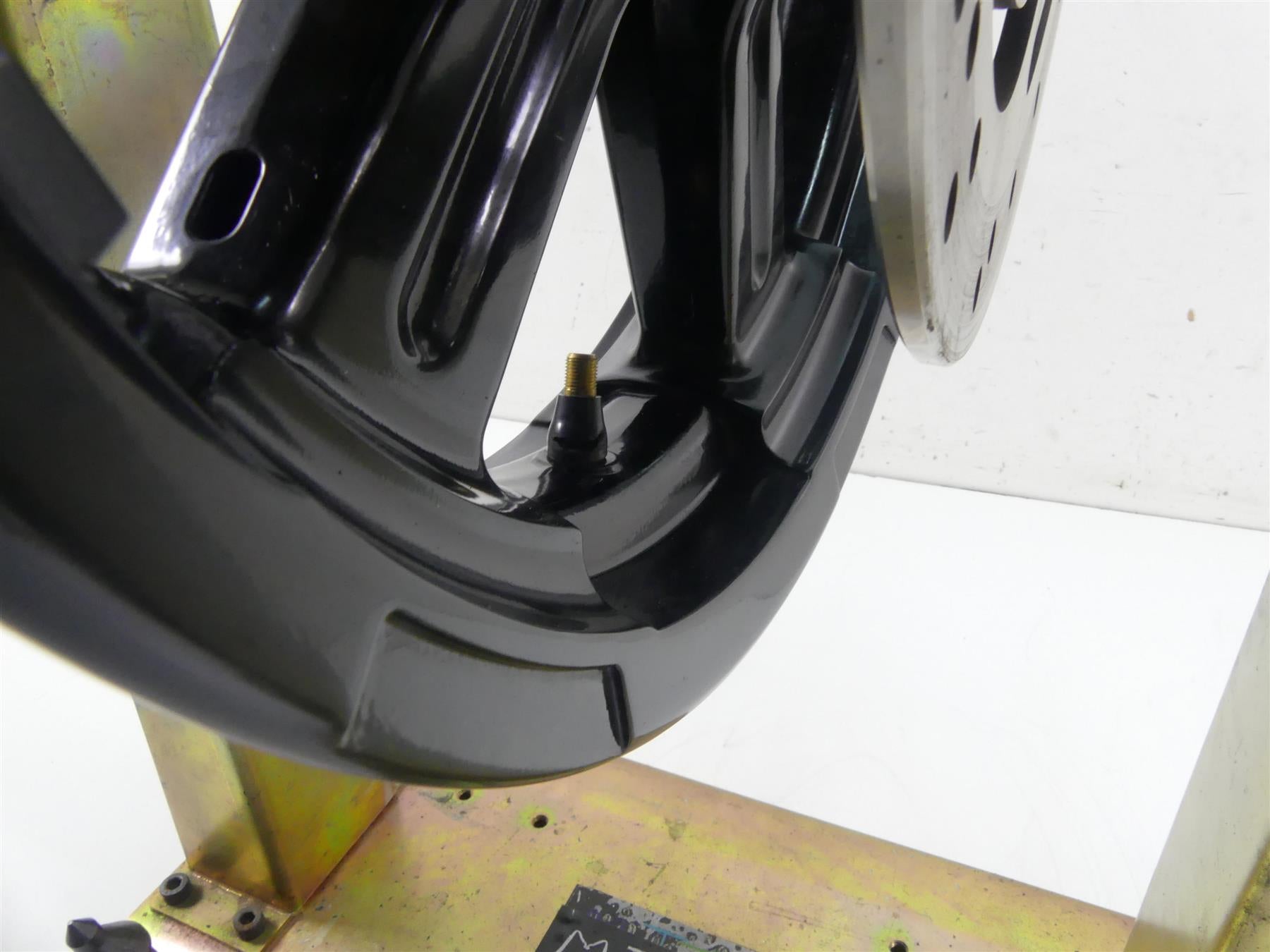 2022 Harley Softail FXBBS Street Bob Straight 16x3 Rear Wheel Rim 40900920 {{ shop.shopifyCountryName }} - Mototech271