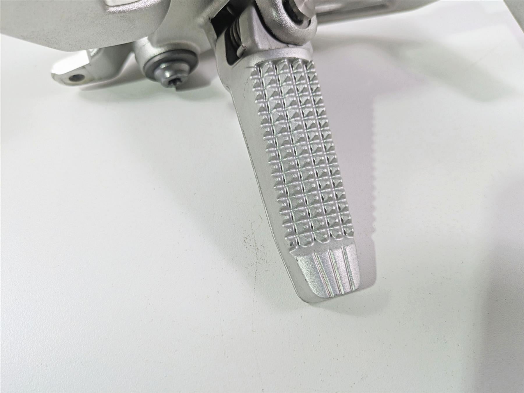 2022 BMW RnineT Pure K22 Right Footpeg & Brake Lever Pedal Set 46719457882 {{ shop.shopifyCountryName }} - Mototech271