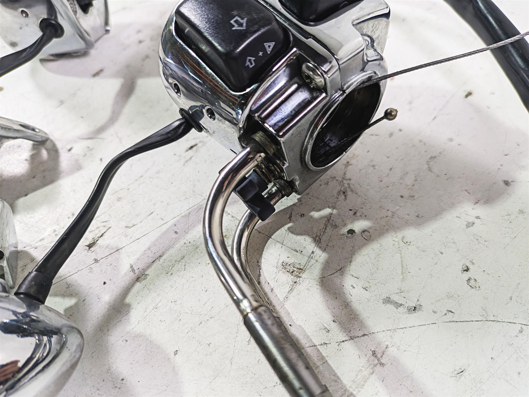 2005 Harley Softail FLSTFSE CVO Fat Boy Chrome Hand Control Switch Set 71682-06A {{ shop.shopifyCountryName }} - Mototech271