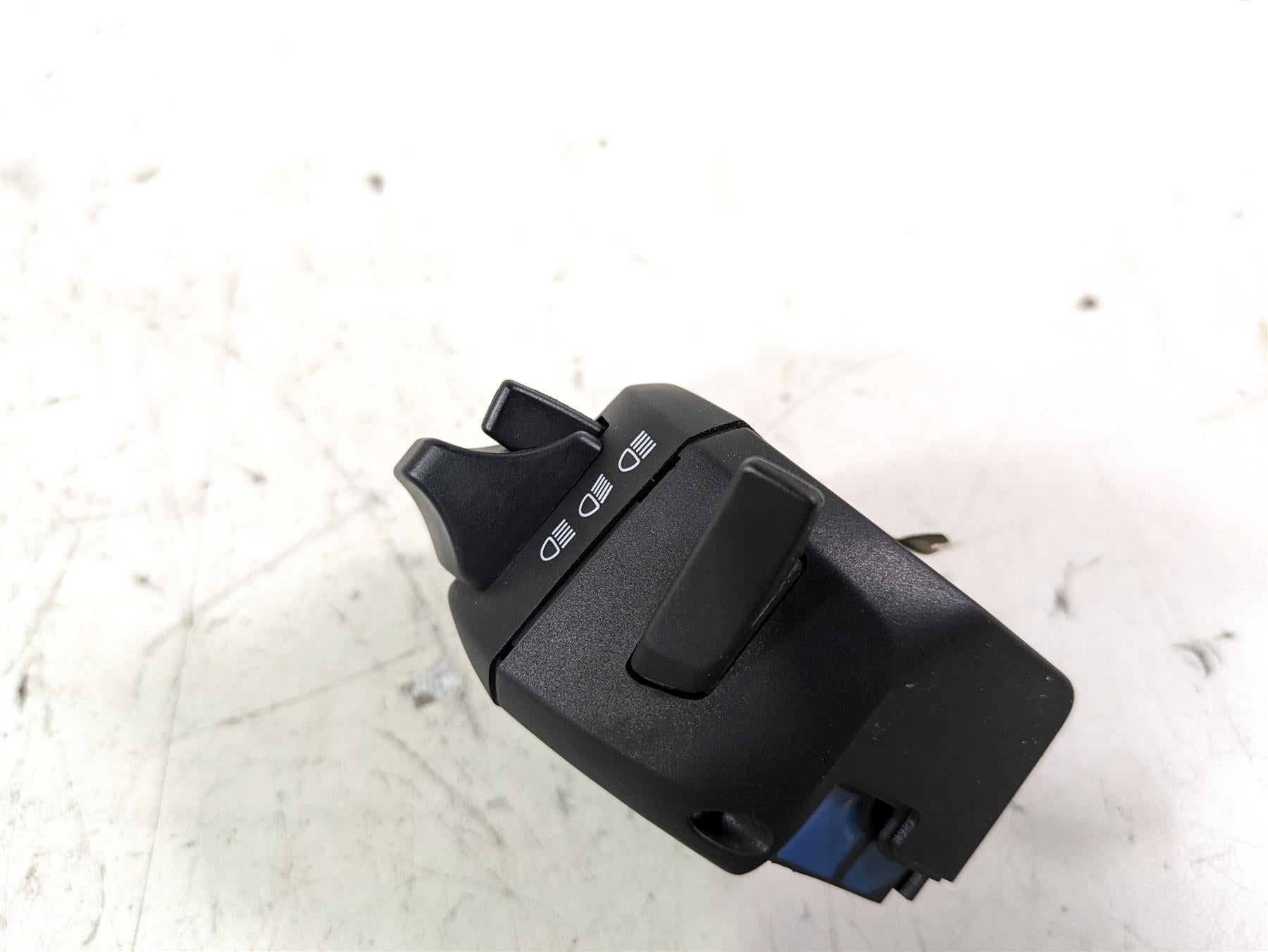 2022 BMW R1250 RT K052 Left Hand Screen Blinker Control Switch 61319829387 {{ shop.shopifyCountryName }} - Mototech271