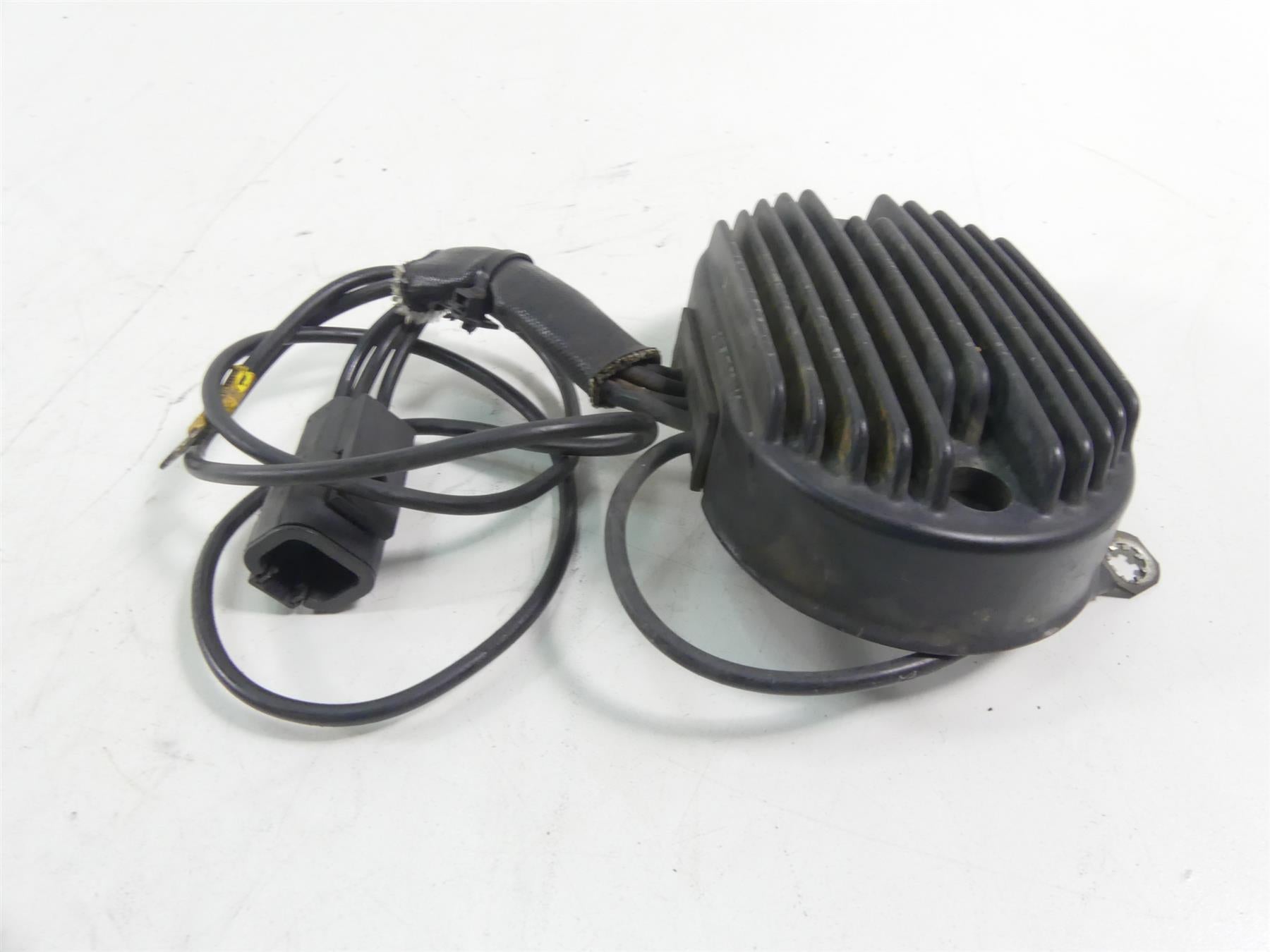 2004 Harley Softail FLSTFI Fat Boy Rectifier Voltage Regulator 74540-01 {{ shop.shopifyCountryName }} - Mototech271