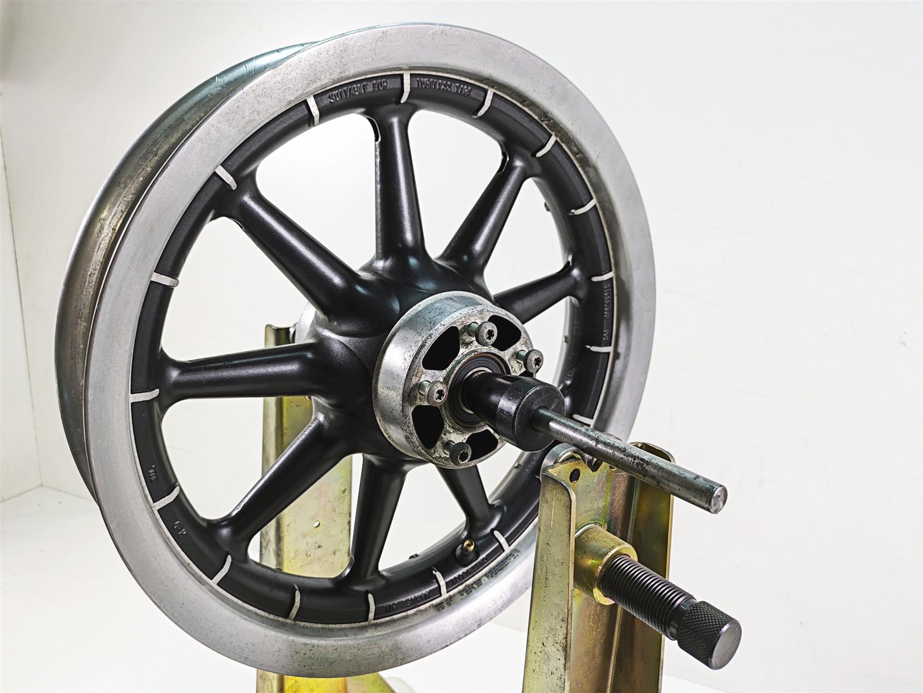2005 Harley Touring FLHTCUI Electra Glide 16x3 Front Wheel Cast Rim 43493-00 {{ shop.shopifyCountryName }} - Mototech271
