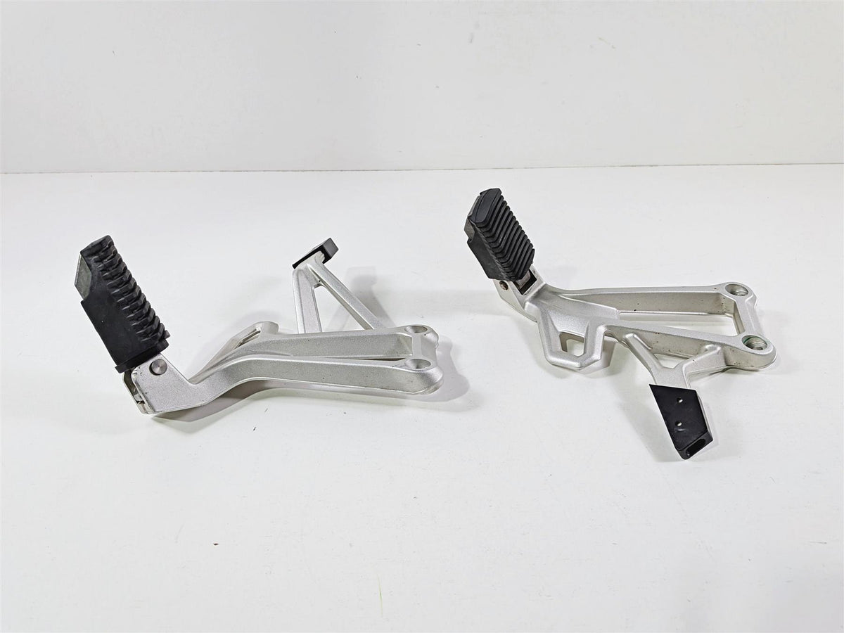 2023 BMW F850GS K81 Rear Passenger Foot Peg Rest Set 46718564829 46718564830 {{ shop.shopifyCountryName }} - Mototech271