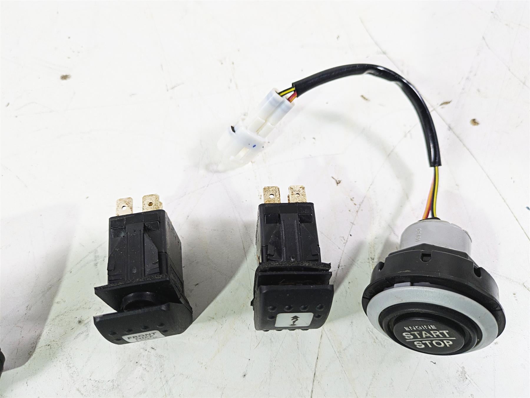2023 Can Am Maverick X3 XMR Turbo RR Start Stop Light All Switch Set 710006059 {{ shop.shopifyCountryName }} - Mototech271
