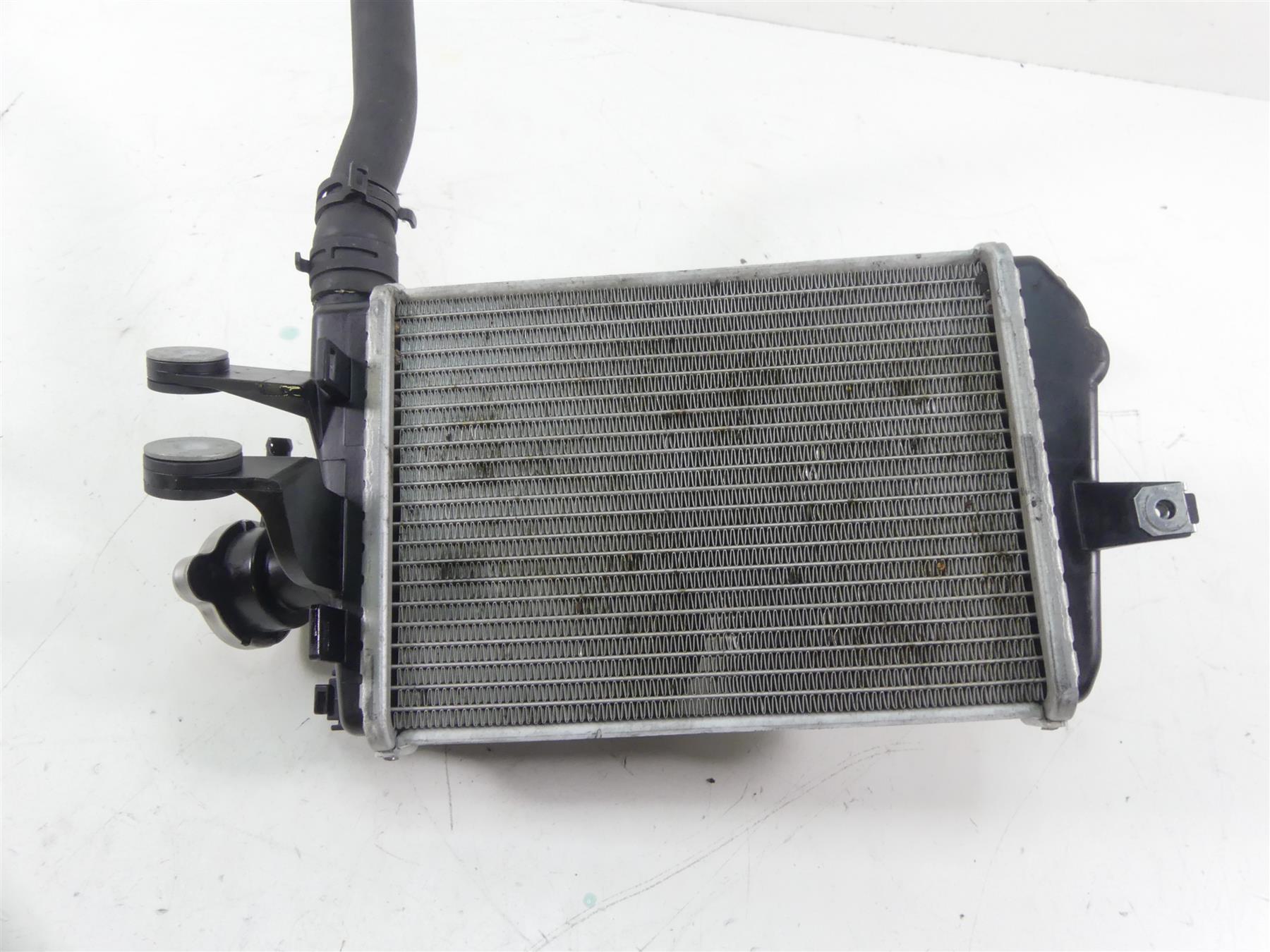 2017 BMW R1200RT K52 Right Radiator Fan Hoses Reservoir 17118546416 {{ shop.shopifyCountryName }} - Mototech271