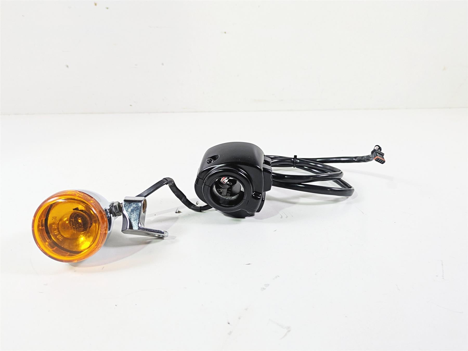 2014 Harley FXDF Dyna Fat Bob Left Hand Control Switch & Blinker 72945-12 {{ shop.shopifyCountryName }} - Mototech271