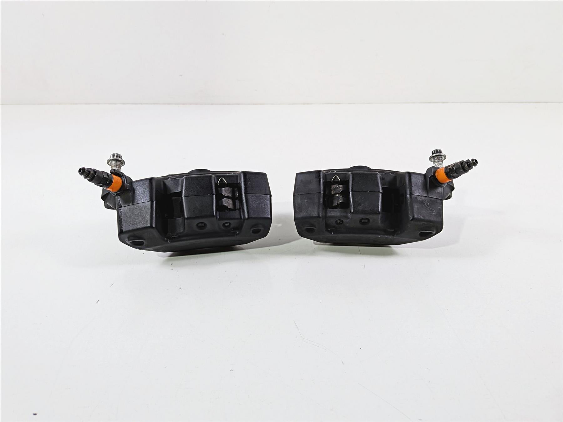 2017 Harley Touring FLHXS Street Glide Front Brake Caliper Set 43027-08 44023-08 {{ shop.shopifyCountryName }} - Mototech271