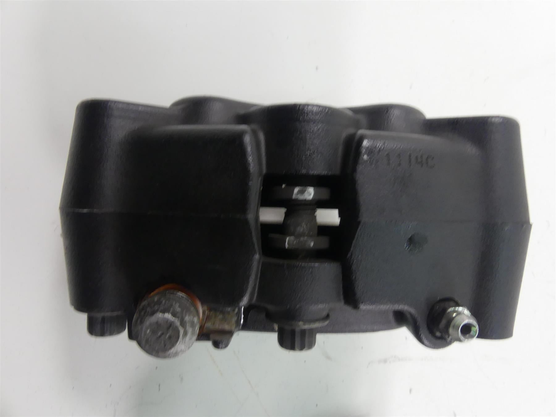 2014 Harley FXDF Dyna Fat Bob Front Brake Caliper Set 41300001 41300002 {{ shop.shopifyCountryName }} - Mototech271
