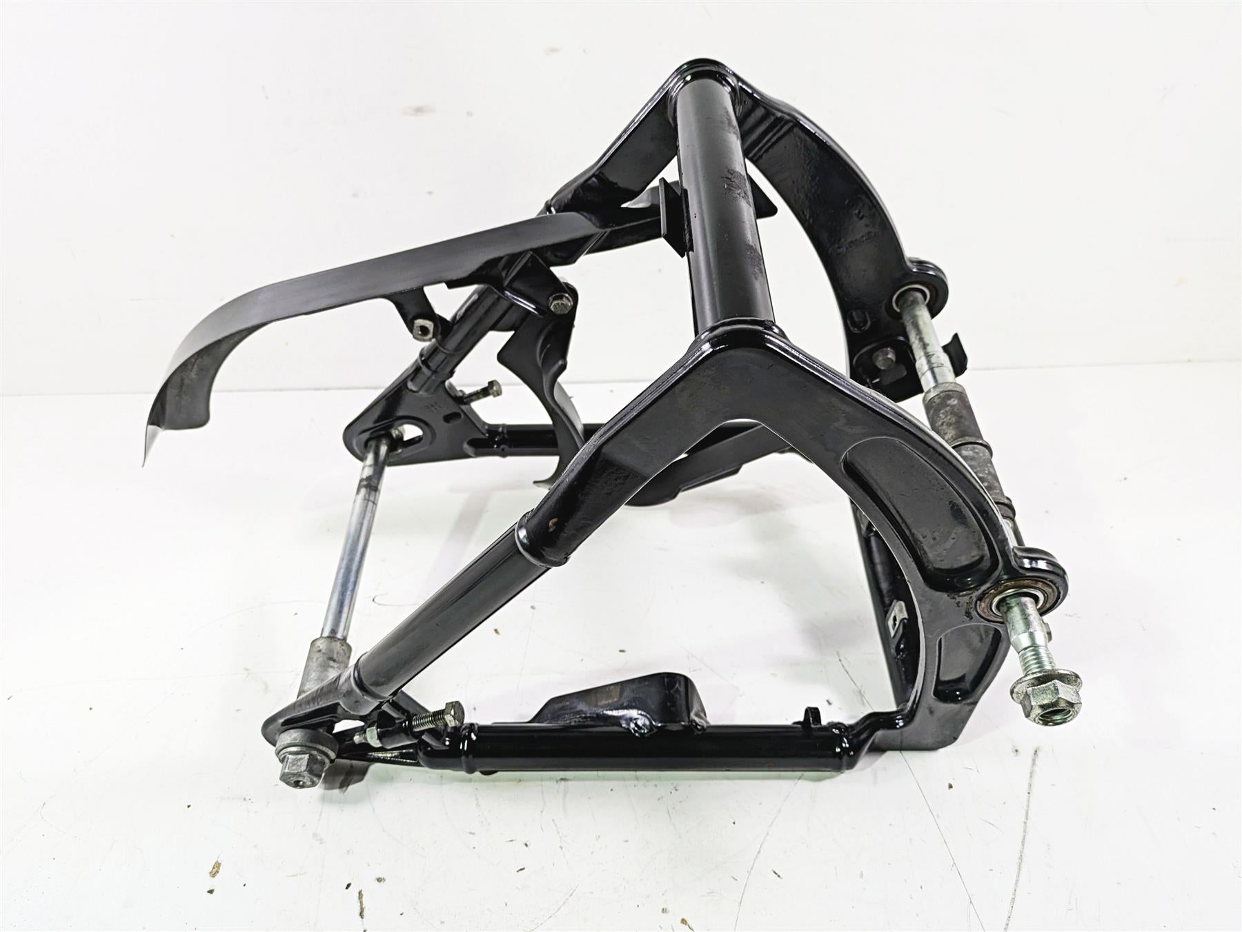 2005 Harley Softail FLSTSCI Heritage Springer Rear Swing Arm + Axle 47573-00A | Mototech271