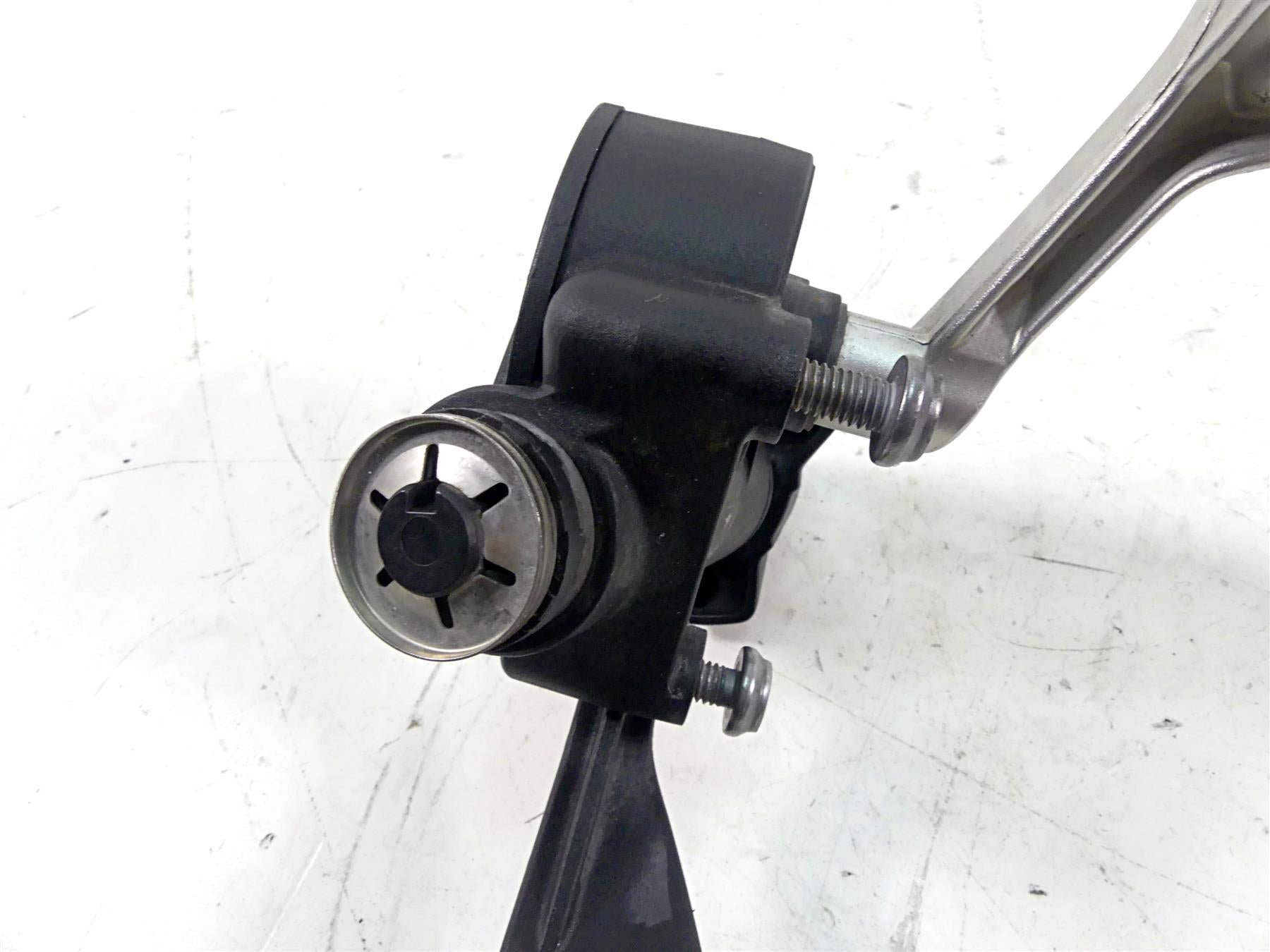 2015 BMW R1200GS GSW K50 Windshield Adjuster Wheel + Shaft 46638536083 {{ shop.shopifyCountryName }} - Mototech271
