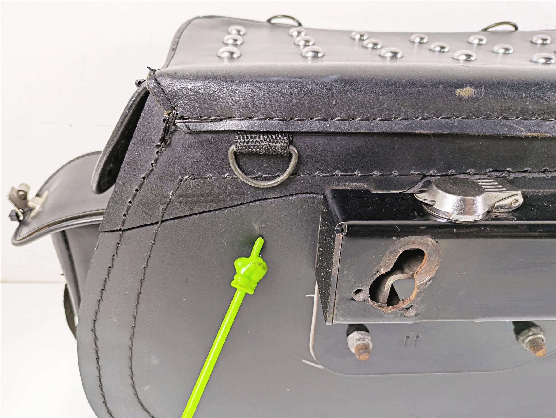 2002 Indian Spirit Deluxe Studded Leather Saddlebag & Mount & Keys Set READ {{ shop.shopifyCountryName }} - Mototech271