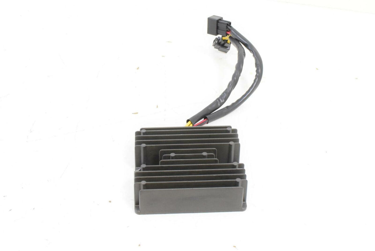 2009 Triumph Daytona 675 Rectifier Voltage Volts Regulator T1304040 {{ shop.shopifyCountryName }} - Mototech271
