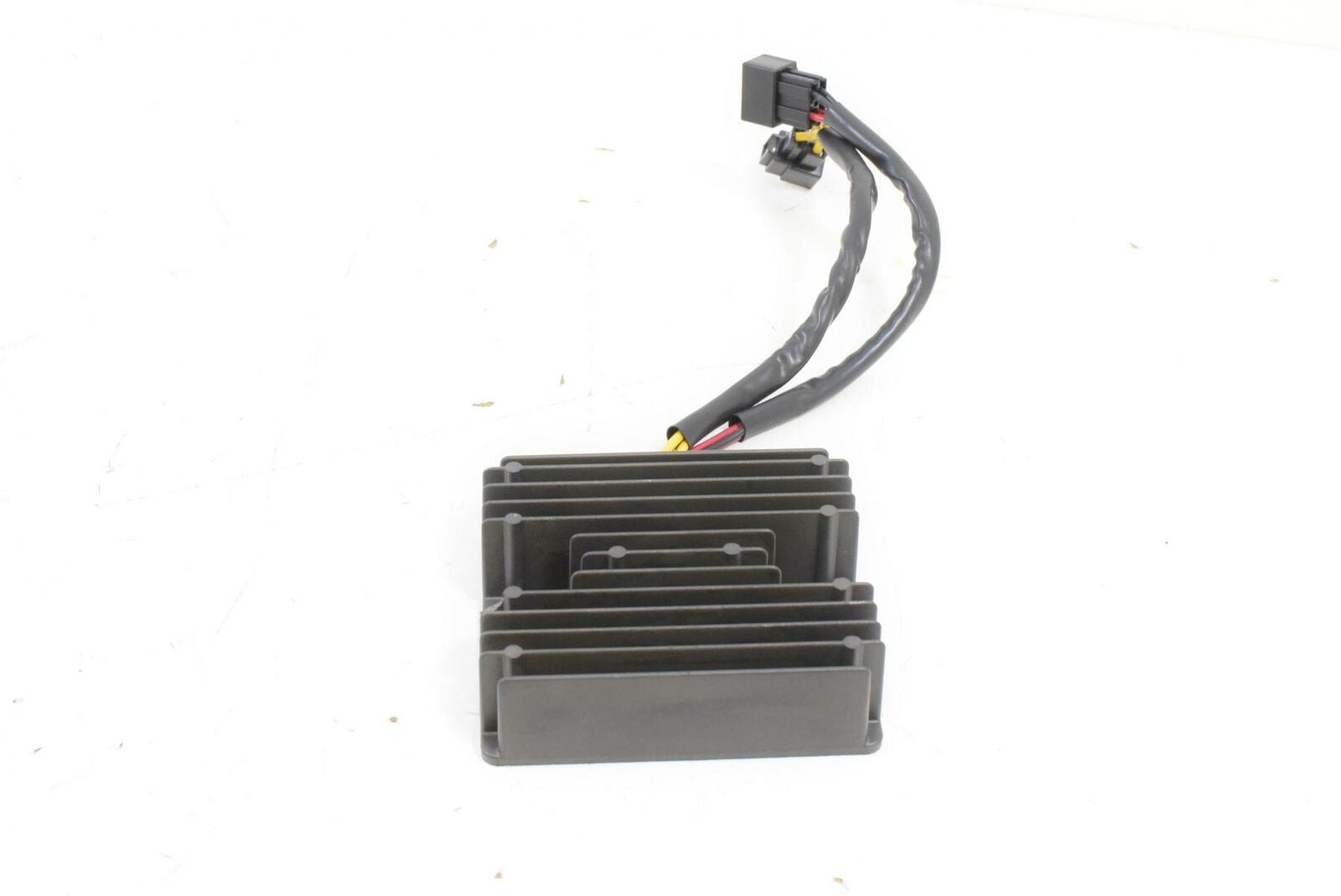 2009 Triumph Daytona 675 Rectifier Voltage Volts Regulator T1304040 {{ shop.shopifyCountryName }} - Mototech271