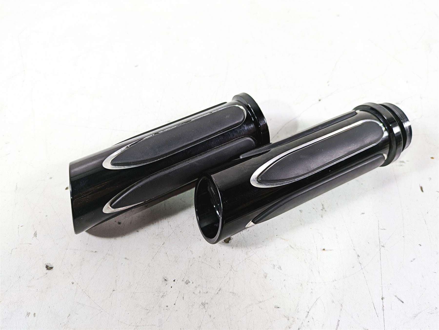 2015 Harley Touring FLHXS Street Glide Arlen Ness Black Deep Cut Grips 07-053 {{ shop.shopifyCountryName }} - Mototech271
