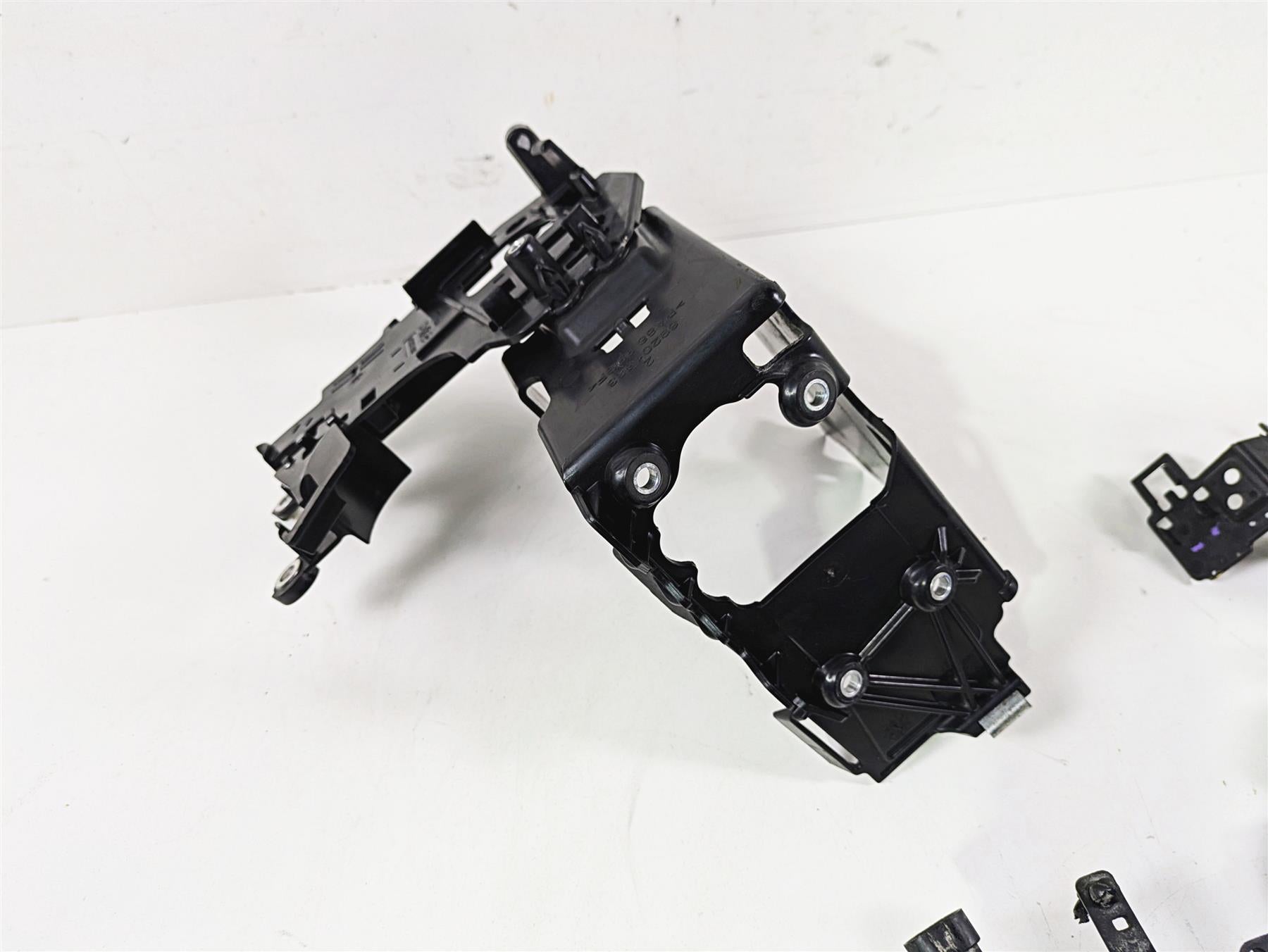 2020 Harley Softail FXST Standard Electrical Battery Carrier Set 69201632 {{ shop.shopifyCountryName }} - Mototech271