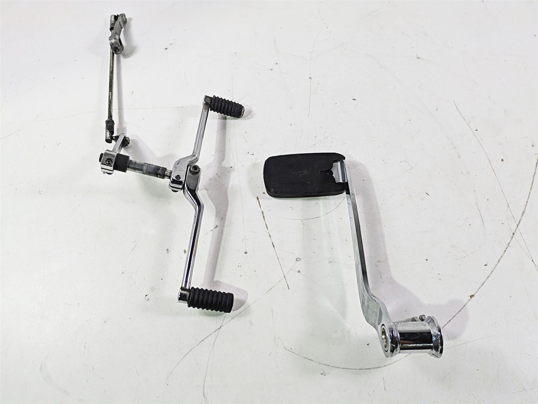 2008 Harley Touring FLHTP Electra Glide Gear Shift & Brake Lever Set 33895-82E {{ shop.shopifyCountryName }} - Mototech271